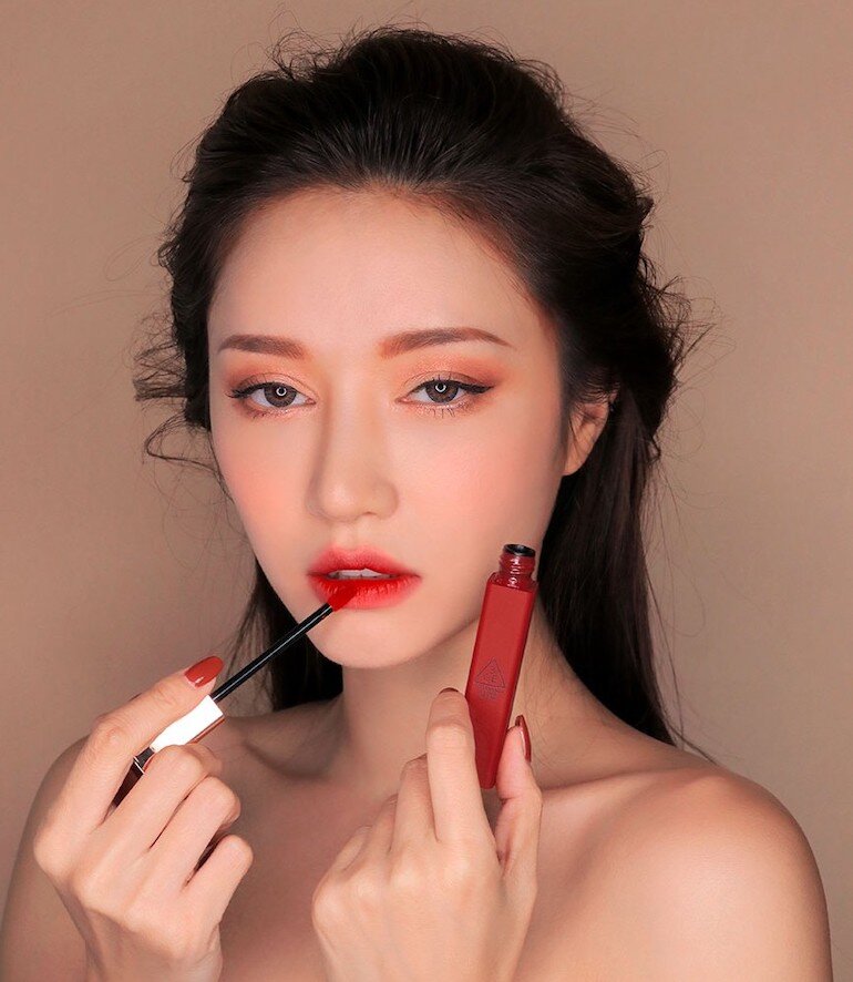 Giải mã vì sao son kem 3CE Cloud Lip Tint vẫn hot không ngừng nghỉ? được chị em tin dùng